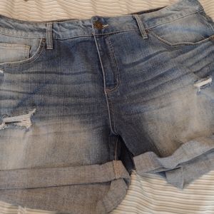 3 for $15 Time and Tru 18W mid rise shorts